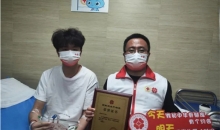 带体温计的“生命答卷” 考研学子的生命接力