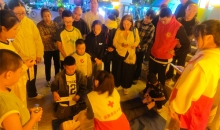 当红十字走进文创集市 烟火气中藏着守护的温度